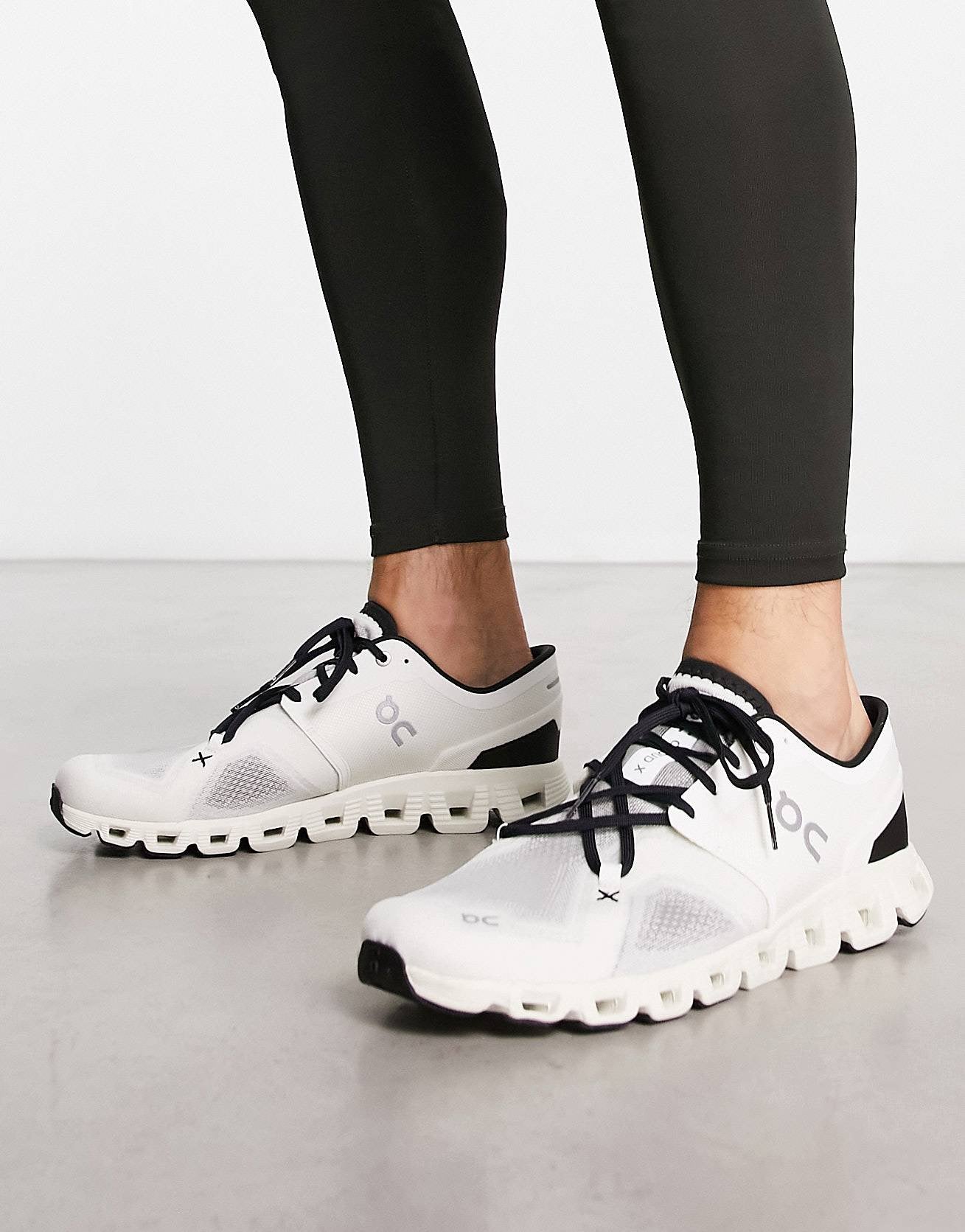 On Running Cloud X 3 trainers in white and black