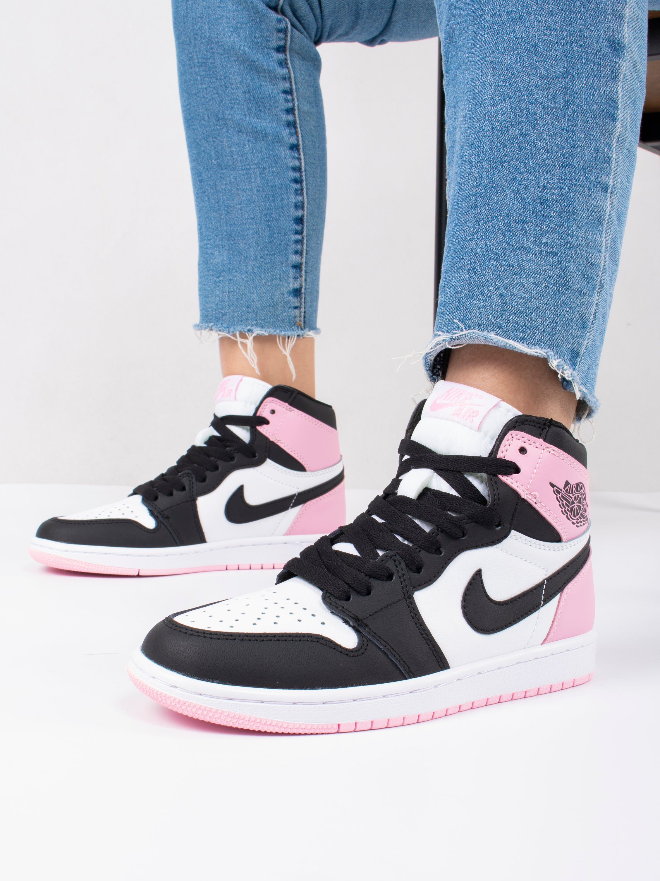 Nike Air Jordan Retro Black/White/Pink