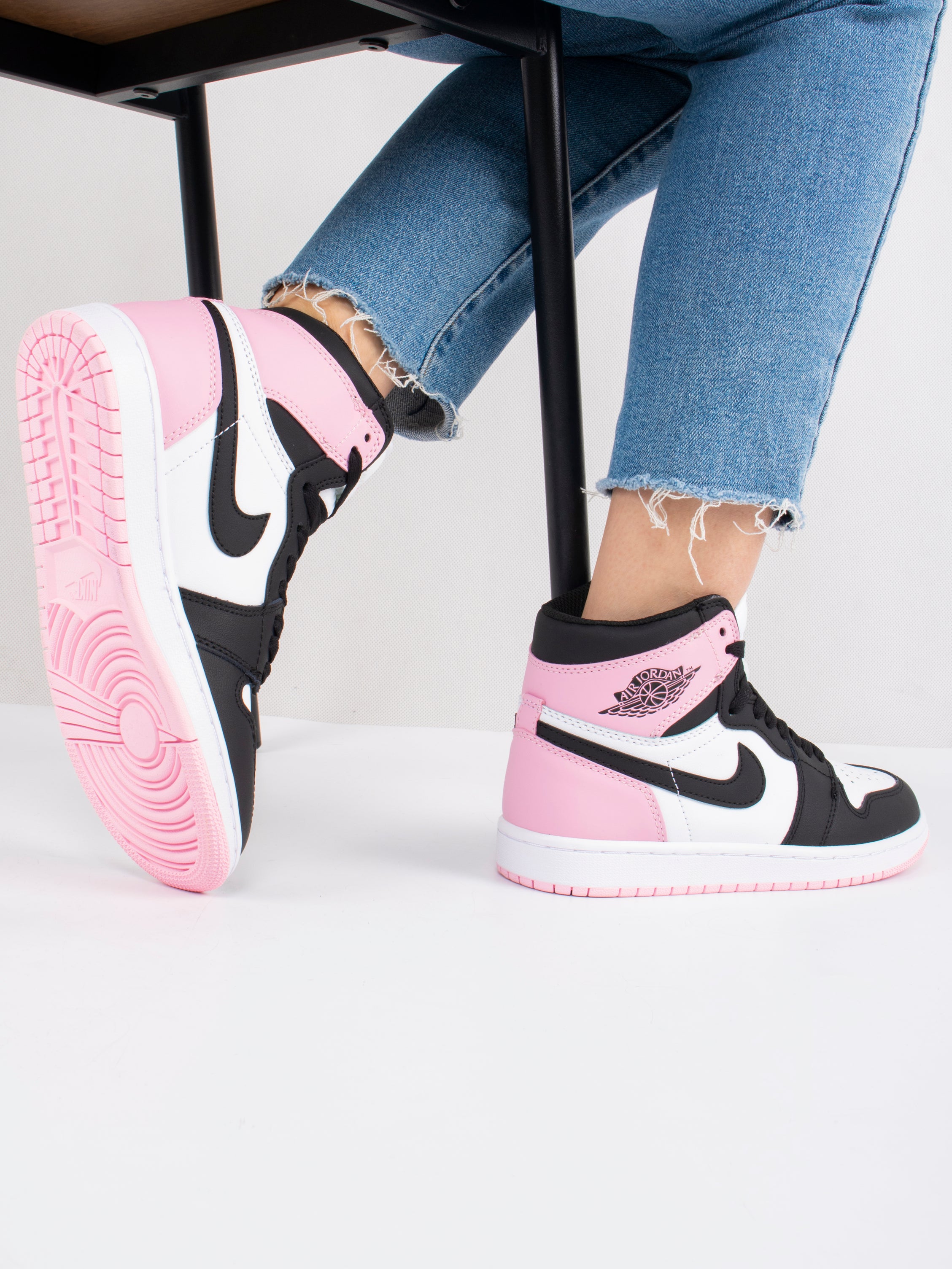 Nike Air Jordan Retro Black/White/Pink