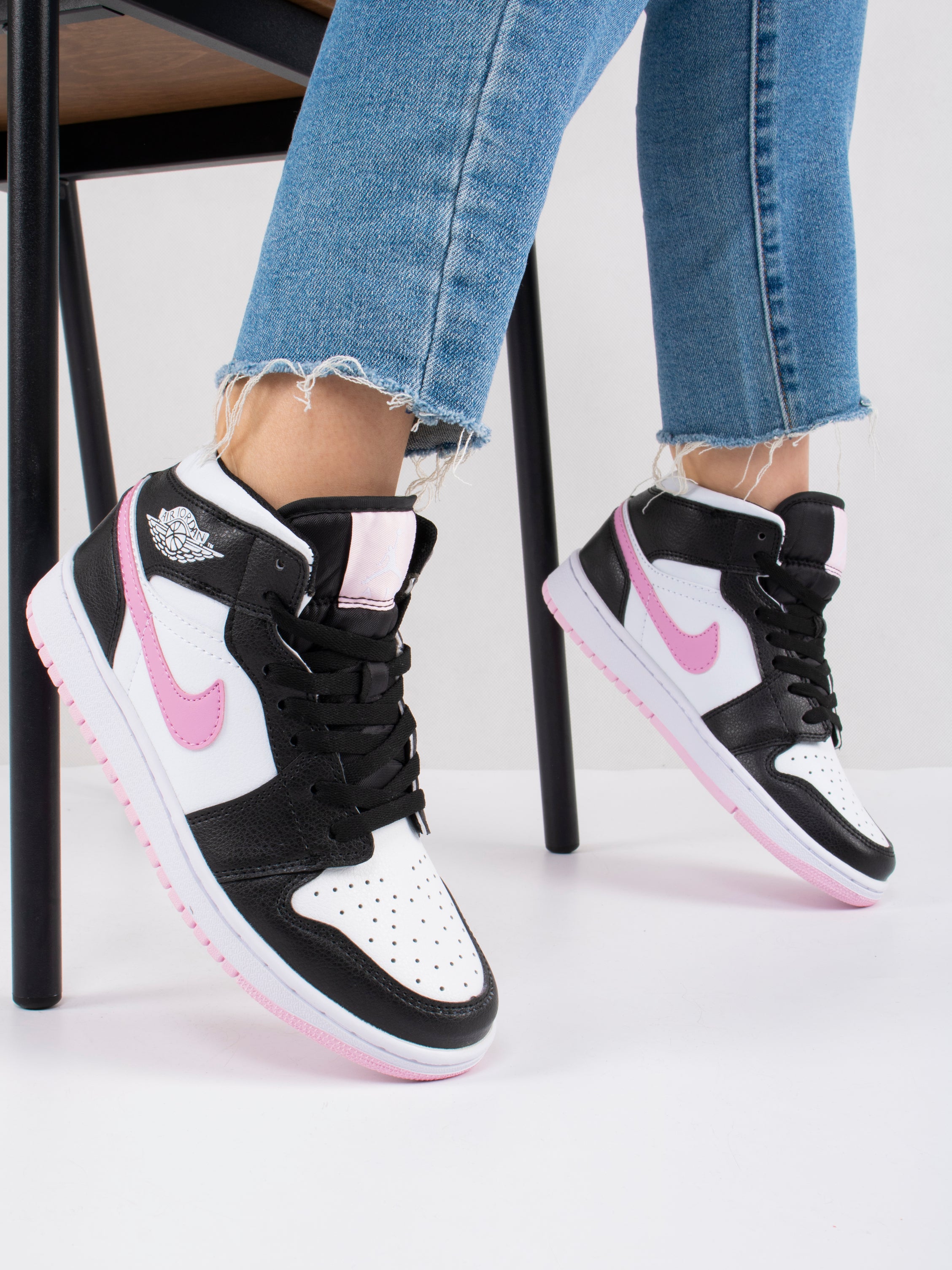 Nike Air Jordan 1 Mid Artic Pink Black Light