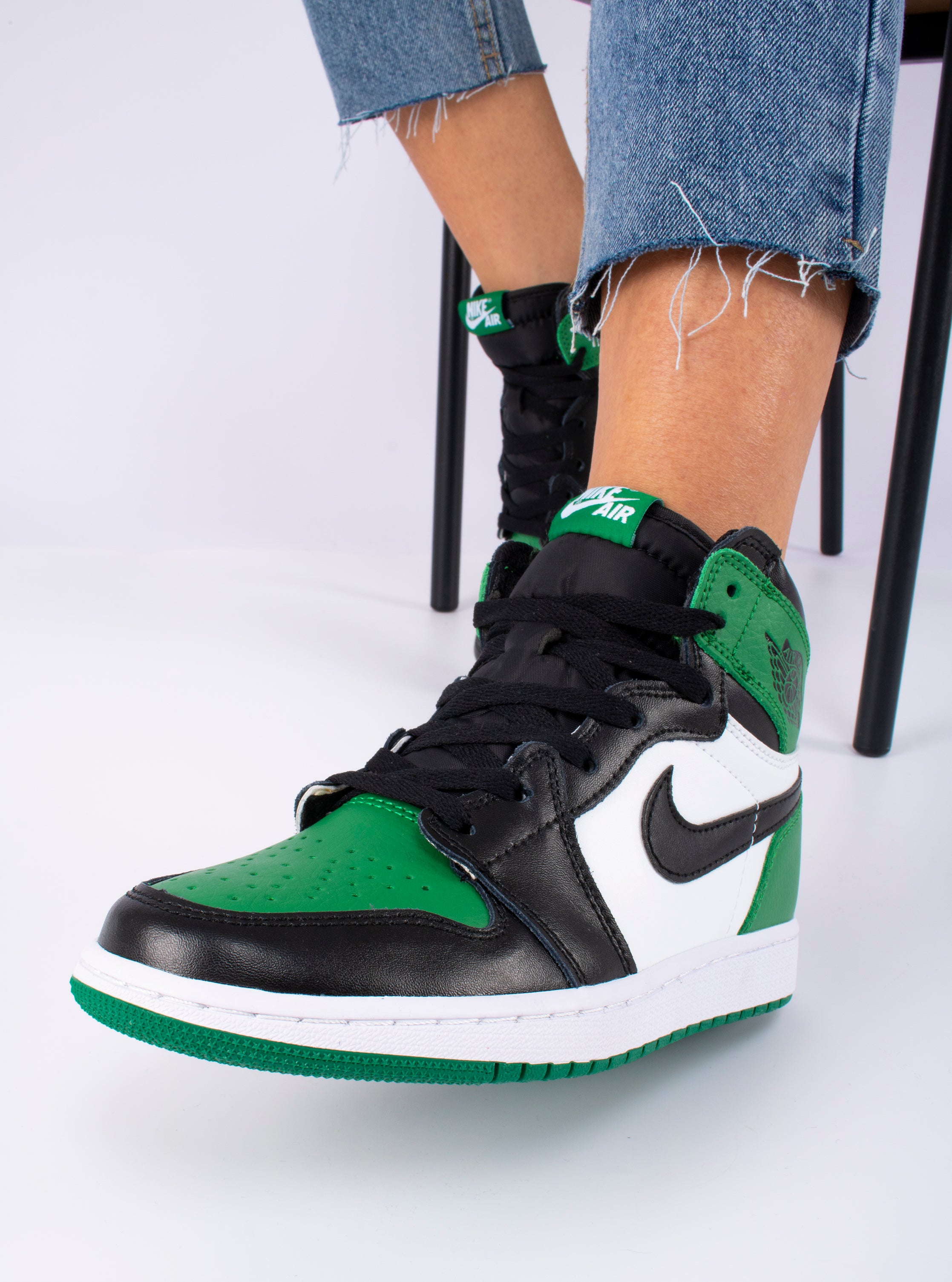 Nike Air Jordan 1 Retro 'Pine Green'