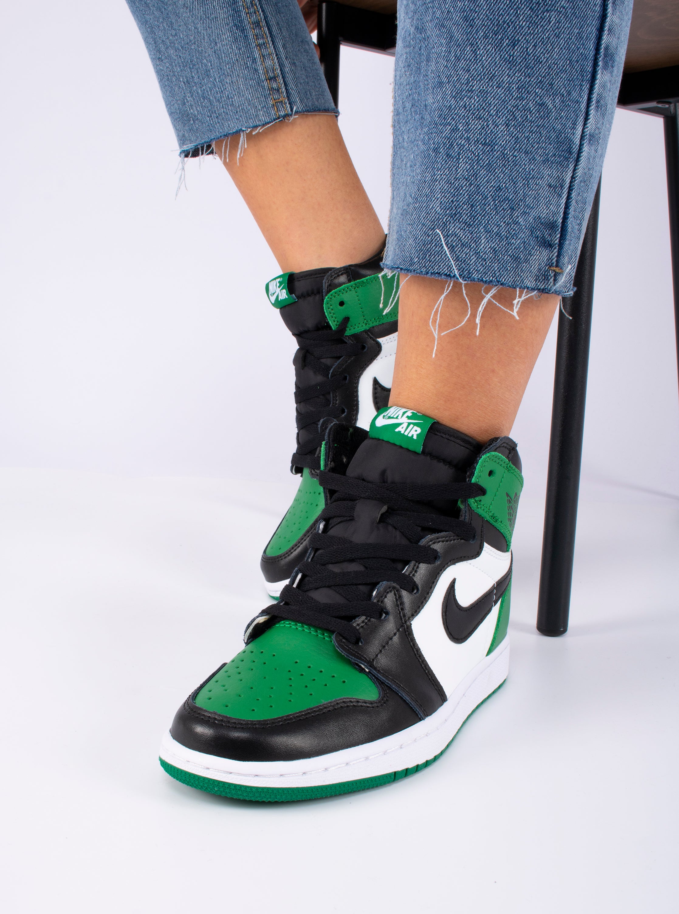 Nike Air Jordan 1 Retro 'Pine Green'