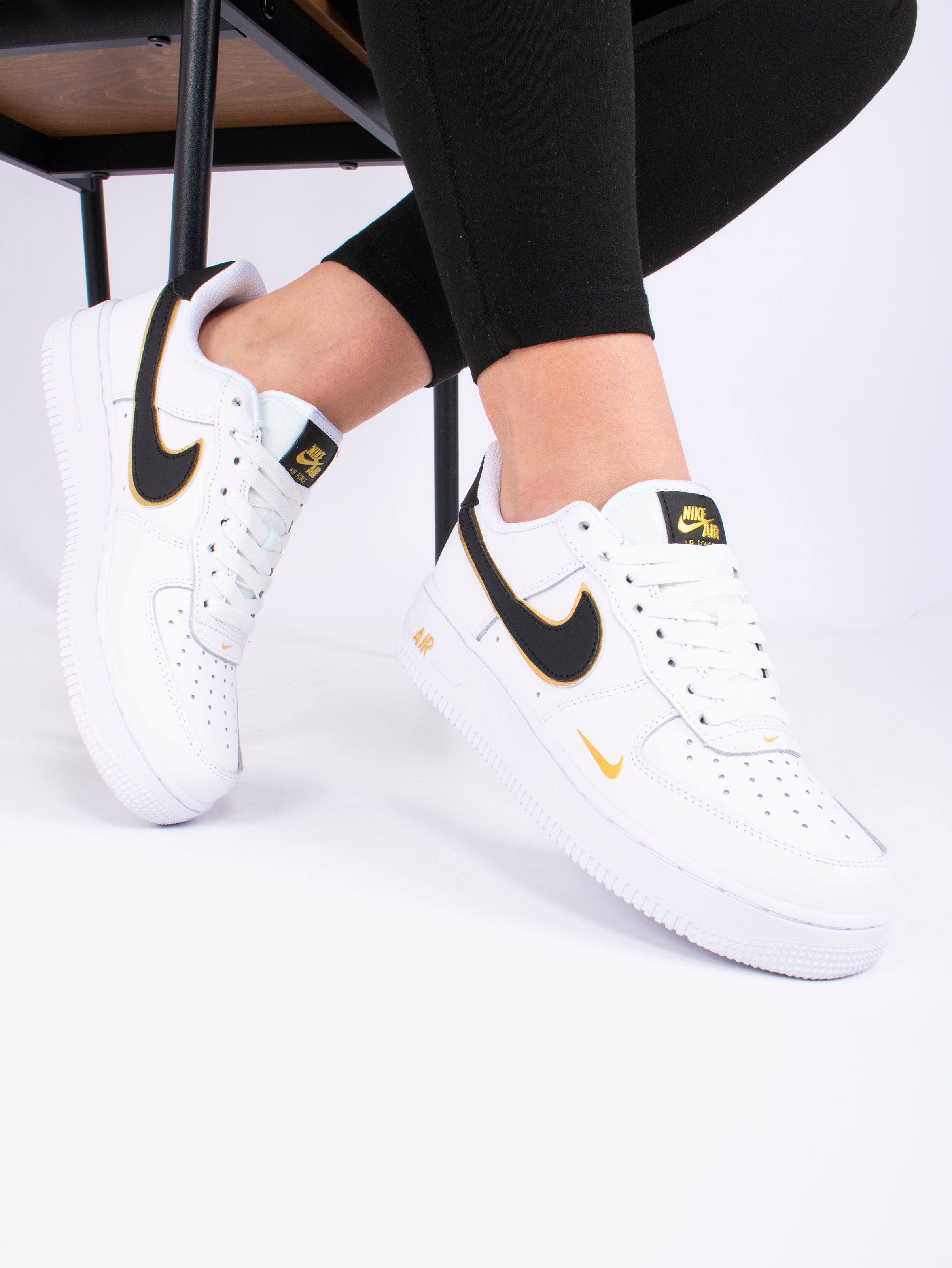 Nike Air Force 1 white/black/gold